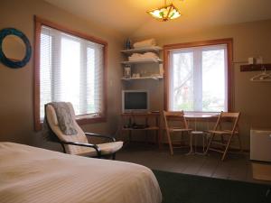 a bedroom with a bed and a table and a desk at Harrison Street Inn in Cannon Beach