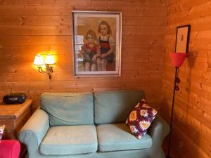 Część wypoczynkowa w obiekcie Chalet Neunhoeffer by Interhome