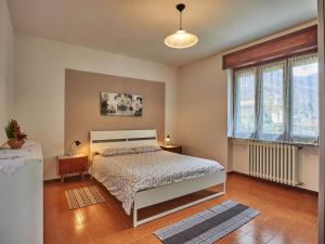 A bed or beds in a room at Holiday Home Simoni - GLA107 by Interhome