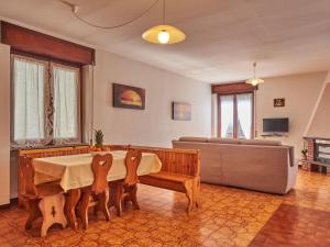 A television and/or entertainment centre at Holiday Home Simoni - GLA107 by Interhome
