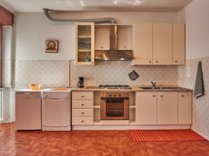 A kitchen or kitchenette at Holiday Home Simoni - GLA107 by Interhome