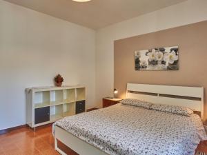 A bed or beds in a room at Holiday Home Simoni - GLA107 by Interhome