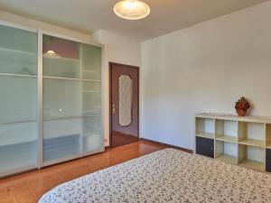 A bed or beds in a room at Holiday Home Simoni - GLA107 by Interhome