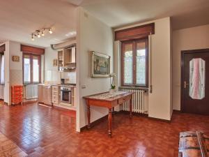 A kitchen or kitchenette at Holiday Home Simoni - GLA107 by Interhome