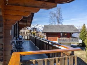 Balkón nebo terasa v ubytování Chalet L'Alouette by Interhome