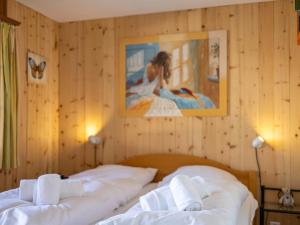 Postel nebo postele na pokoji v ubytování Chalet L'Alouette by Interhome