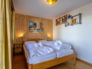 Postel nebo postele na pokoji v ubytování Chalet L'Alouette by Interhome