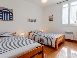 Posteľ alebo postele v izbe v ubytovaní Holiday Home Les Cordylines - ASM400 by Interhome
