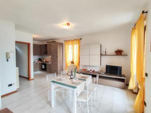 Η κουζίνα ή μικρή κουζίνα στο Apartment La Trave by Interhome