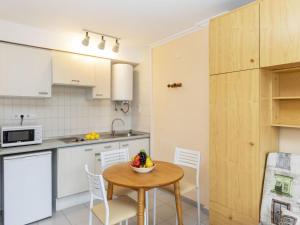 A kitchen or kitchenette at Apartment Residencial Manureva II by Interhome Még 11 kép