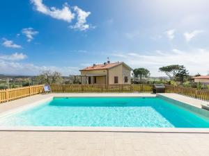 Bazén v ubytovaní Holiday Home Melograno-2 by Interhome alebo v jeho blízkosti