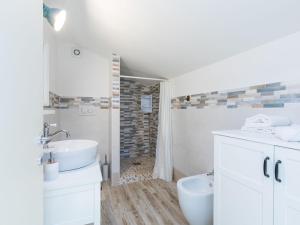 A bathroom at Holiday Home Melograno-2 by Interhome