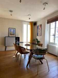Fotografia z galérie ubytovania Bel appartement avec vue sur le Palais des Papes v Avignone