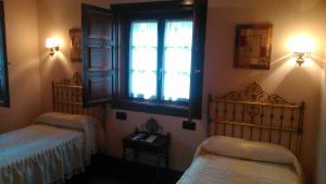 Łóżko lub łóżka w pokoju w obiekcie Casa Rural La Huerta