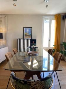 Fotografia z galérie ubytovania Bel appartement avec vue sur le Palais des Papes v Avignone