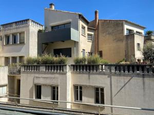 Fotografia z galérie ubytovania Bel appartement avec vue sur le Palais des Papes v Avignone
