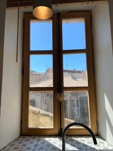 Fotografia z galérie ubytovania Bel appartement avec vue sur le Palais des Papes v Avignone