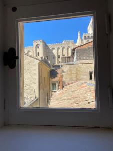 Fotografia z galérie ubytovania Bel appartement avec vue sur le Palais des Papes v Avignone