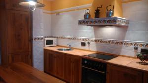 Kuchnia lub aneks kuchenny w obiekcie Casa Rural La Huerta