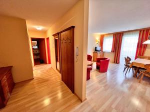 Posezení v ubytování Apartment Hofresidenz-2 by Interhome + 10 fotografií