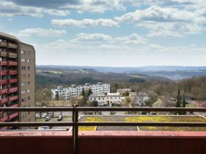 einen Balkon mit Stadtblick in der Unterkunft Apartment B915 by Interhome in Lahnstein