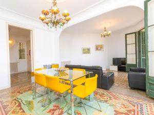 Posezení v ubytování Apartment Eix-Dret-Roger de LLuria-Valencia by Interhome