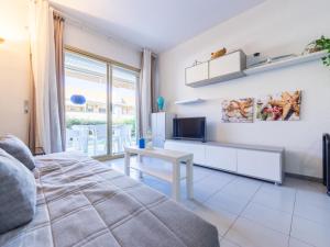 A television and/or entertainment centre at Apartment Golf Sant Jordi by Interhome