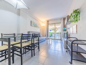 A seating area at Apartment Golf Sant Jordi by Interhome Még 28 kép