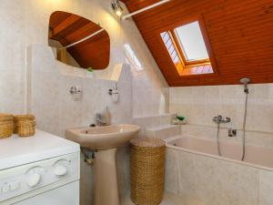 Kúpeľňa v ubytovaní Apartment Gabor by Interhome