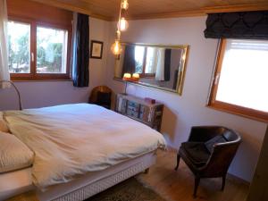 Llit o llits en una habitació de Apartment Soldanella by Interhome