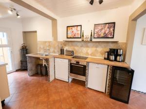 Kuchyň nebo kuchyňský kout v ubytování Holiday Home Jula by Interhome