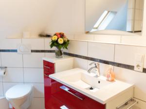 Koupelna v ubytování Holiday Home Jula by Interhome
