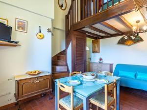 Posezení v ubytování Apartment Les Mas de Pramousquier-11 by Interhome