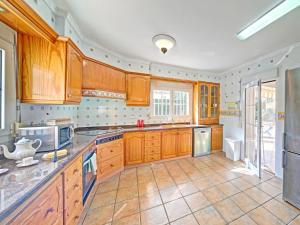A kitchen or kitchenette at Holiday Home La Sal by Interhome