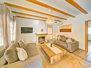 A seating area at Holiday Home La Sal by Interhome Még 34 kép