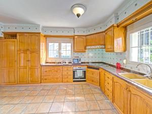A kitchen or kitchenette at Holiday Home La Sal by Interhome