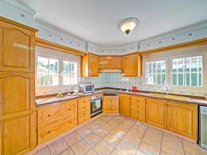 A kitchen or kitchenette at Holiday Home La Sal by Interhome