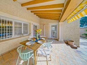 A balcony or terrace at Holiday Home La Sal by Interhome