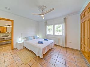 A bed or beds in a room at Holiday Home La Sal by Interhome