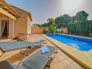 The swimming pool at or close to Holiday Home La Sal by Interhome