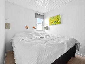 Postel nebo postele na pokoji v ubytování Apartment Hermanda - 100m to the inlet in NW Jutland by Interhome