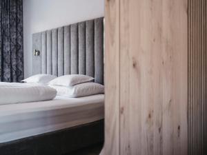 Postel nebo postele na pokoji v ubytování Hotel Chesa Monte 4Sterne Superior