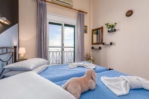 Postel nebo postele na pokoji v ubytování Riviera Seaside Hotel