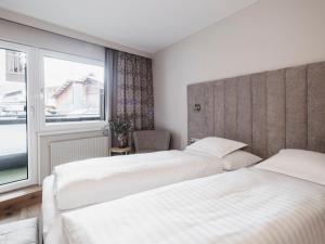 Postel nebo postele na pokoji v ubytování Hotel Chesa Monte 4Sterne Superior