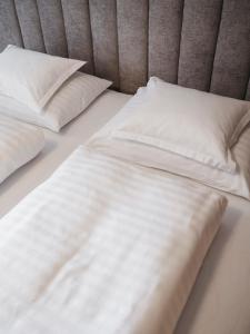 Postel nebo postele na pokoji v ubytování Hotel Chesa Monte 4Sterne Superior