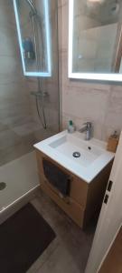 Kúpeľňa v ubytovaní Appart Cosy Auber Porte de Paris