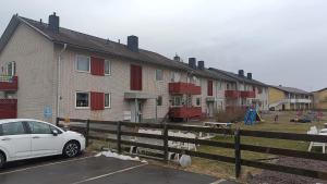 a white car parked in front of a house at Rum nära Gekås in Ullared