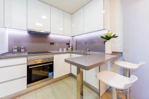 Kuchyňa alebo kuchynka v ubytovaní Apartamento Alegria ID8