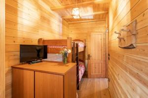 A kitchen or kitchenette at B&B Chalet Il Picchio