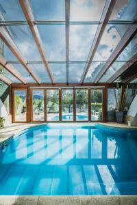 A piscina localizada em Bungalows Buena Vista ou nos arredores